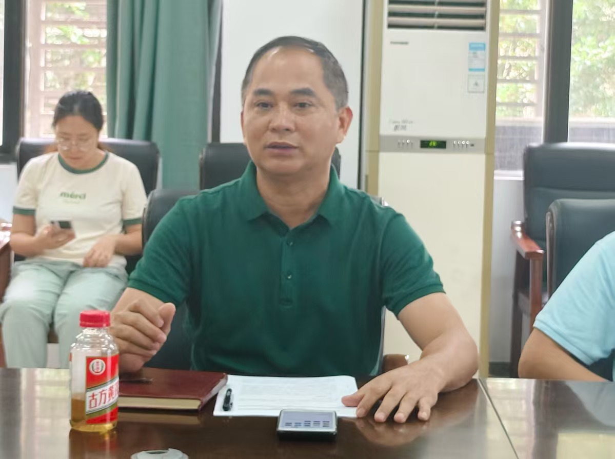 红足—世足球网组织召开师德师风建设工作会议